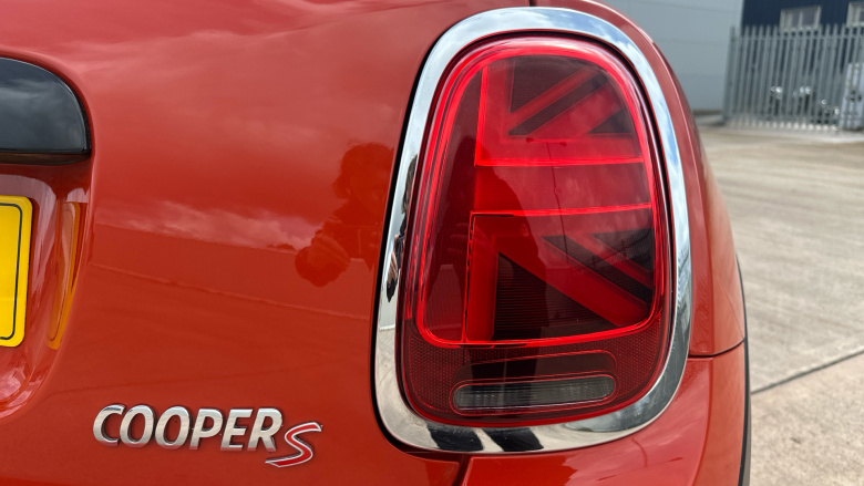 MINI Hatchback 2.0 Cooper S Sport II 3dr Auto Petrol Hatchback